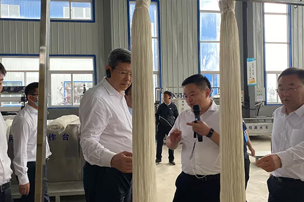 內(nèi)蒙古自治區(qū)黨委常委、通遼市委書記孟憲東攜考察團到一諾環(huán)境考察指導
